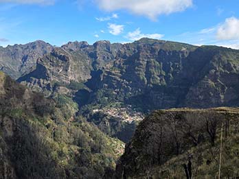 7 - 9 Central Picturesque Peaks